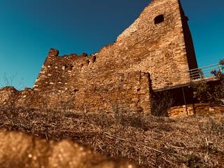 Il castello di Scarlino al tramonto
